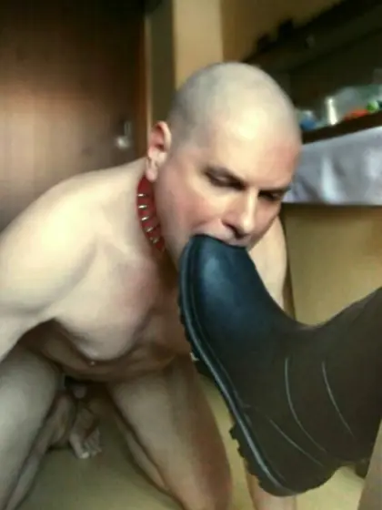bdsm gay cocksucker swallow big boots and cocks