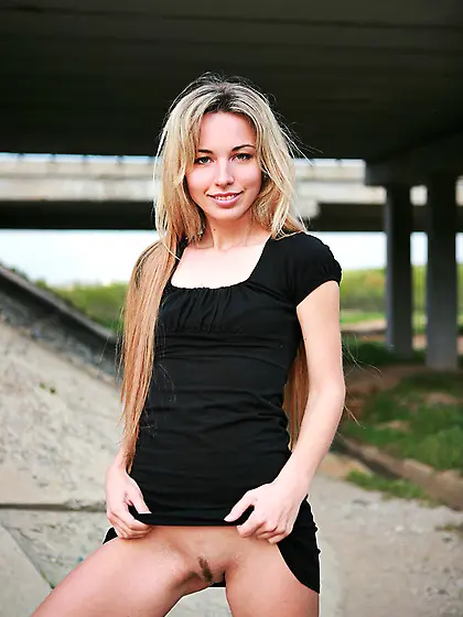 Shameless blonde naked bridge