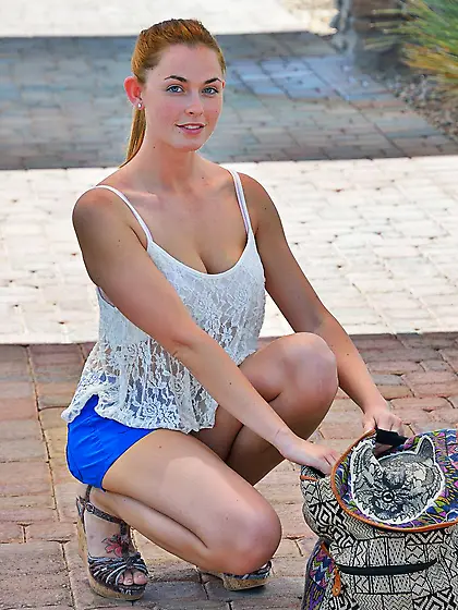 Outdoor loving blonde Bailey Rayne bends over and exposes her as