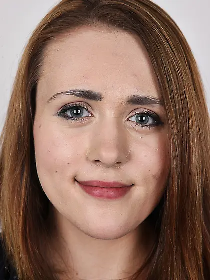 Diva with red hair from the Czech Republic glad to show off what