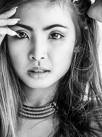 Extremely beautiful teen babe Lookwa Morey is skillfully posing