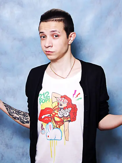 White young man HottieMarkR like to oil and...