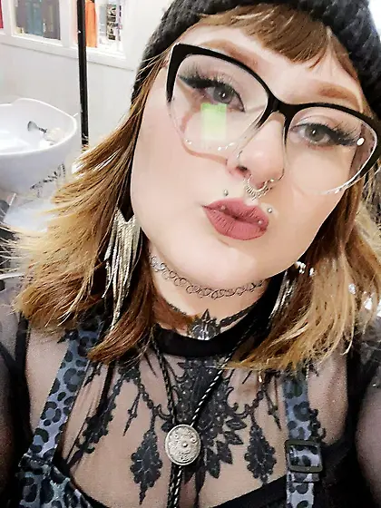 Her dad must be so proud of his stinky ginger slut