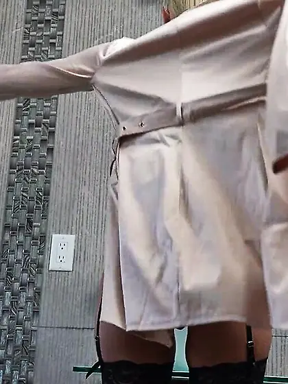 Bodacious blonde begs for anal creampie 