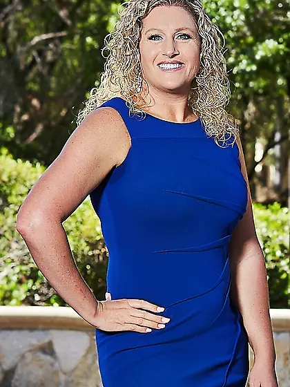 Amy shows off her titties at mardi gras