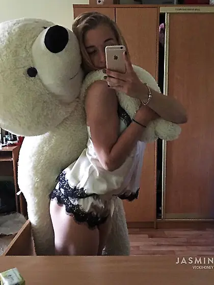 French teen green eyes girl