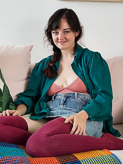 Teen lovely with nice boobs has a hairy pussy and wants guys to