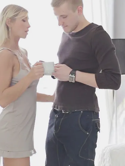 Luna gives a great blowjob to her stud