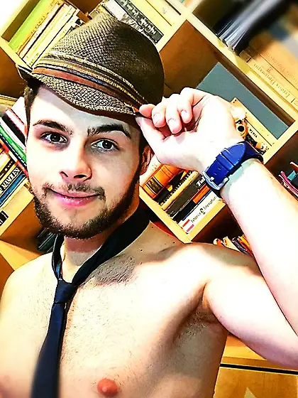 White man oscarrolland striptease