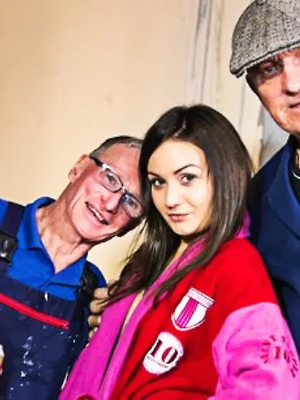 Good-looking cutie has no money to pay for apartment so she fuck