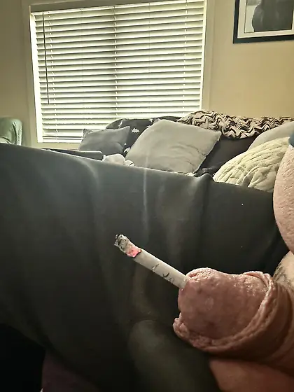 Sissy’s weekly ashtray play,  sissy can’t get i