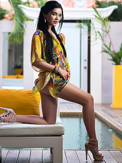 The breathtaking Malena wastes no time getting naked.