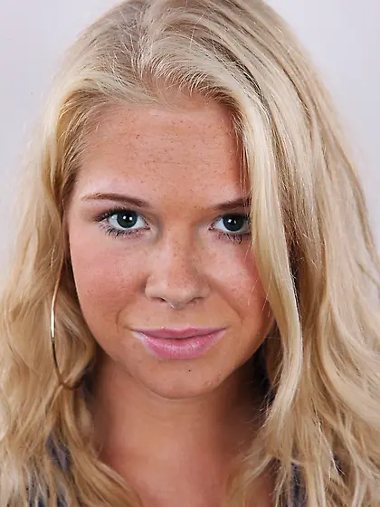 Busty blonde hot booty