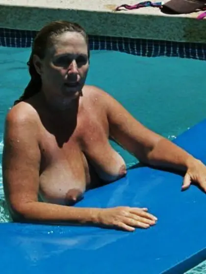 Nancy AZ Pool MILF