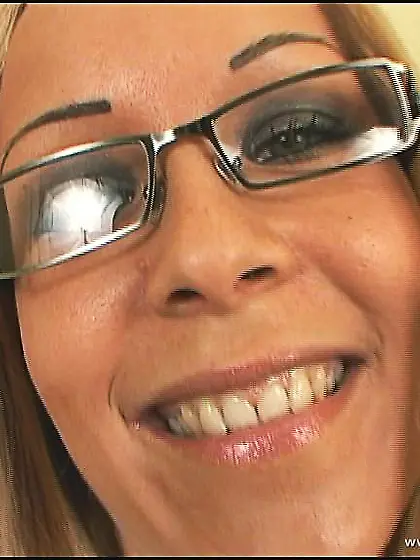 Jessica Moore takes her yellow panties off and then gets her pus