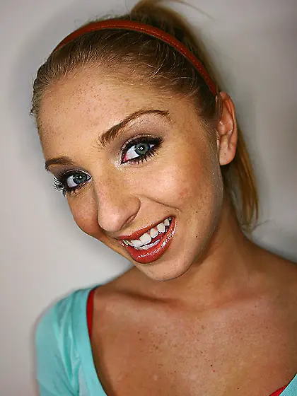 Beautiful girl Lane Allure wants to see the lavish orgasm after