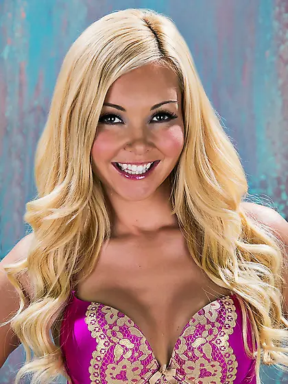 Aaliyah Love shows it all