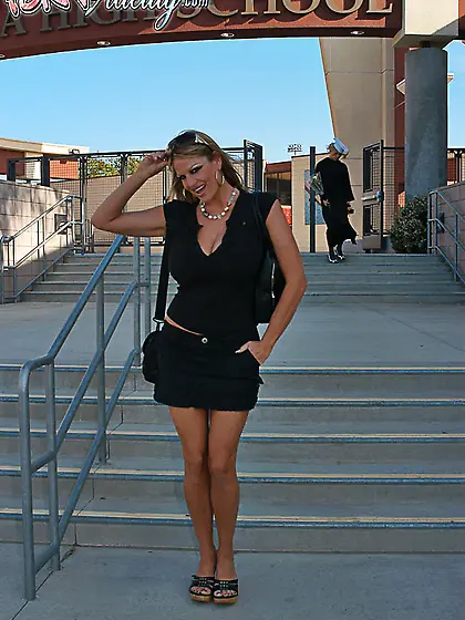 Sex-hungry Kelly Madison and naughty Aurora Snow orgasm at once