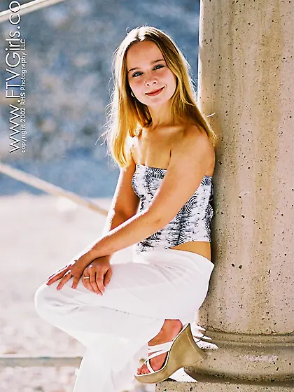 Lillian Lee gets off her cute white pants and shows her tist and