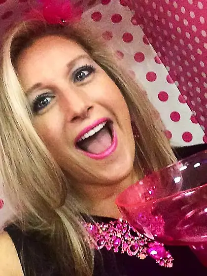 Amy shows off her titties at mardi gras