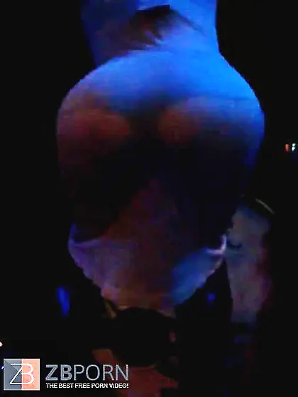 Taylor Momsen leaned over