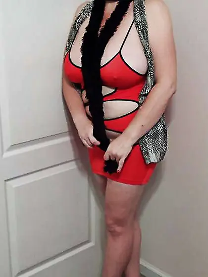 38H funbags cool Lateshay in crimson