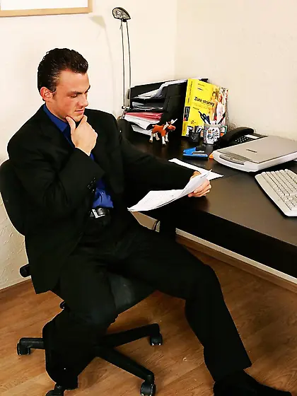 Classy and busty blonde babe Francesca Fellucci strips in the of