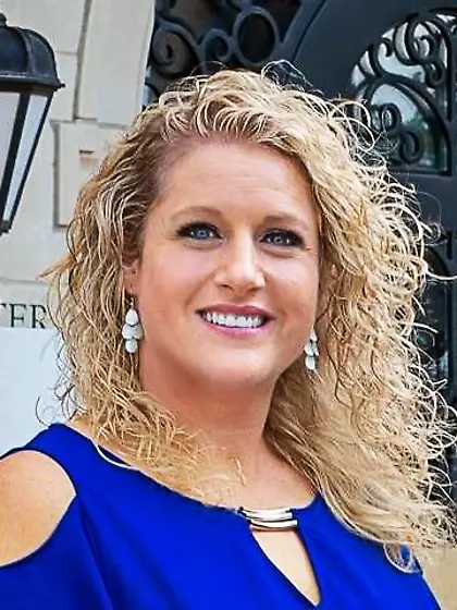 Amy shows off her titties at mardi gras