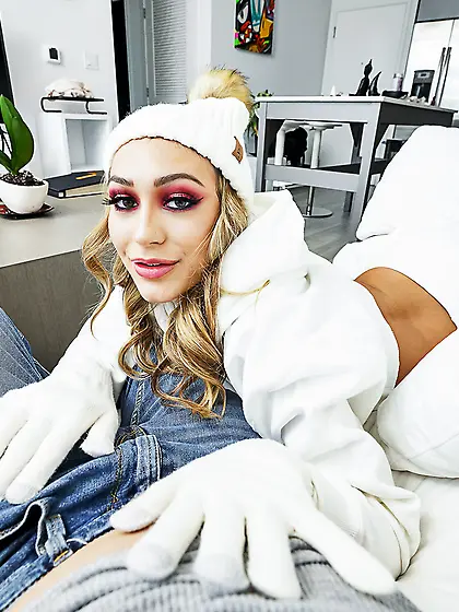 Seductive blondie Ana Rose gets pleasantly fucked in POV