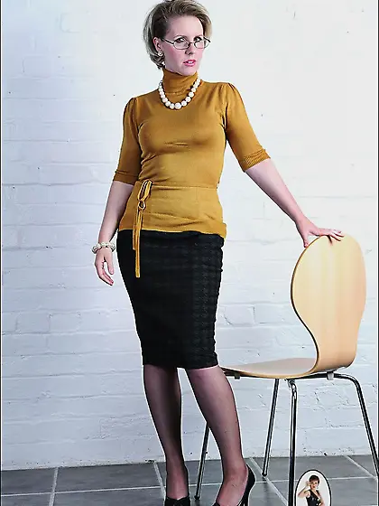 Lady Sonia takes her sexy pencil skirt off and teases us in sexy