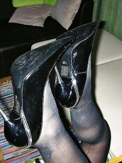 Wifey ebony patent leather iron spiky high-heeled slippers