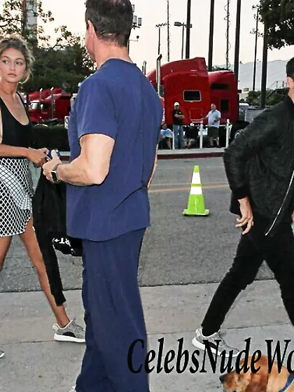 Braless pics of Gigi Hadid