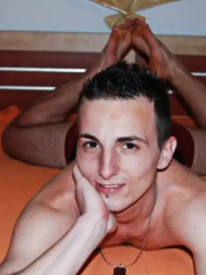 Brunette eddy perform anal