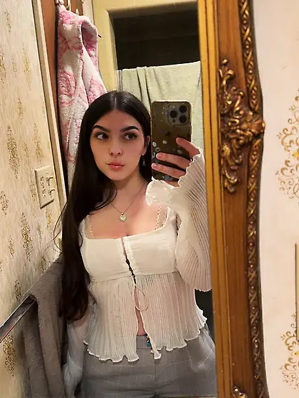 Karina Aubrey Feuti | Random Dumb Cunt from Reddit