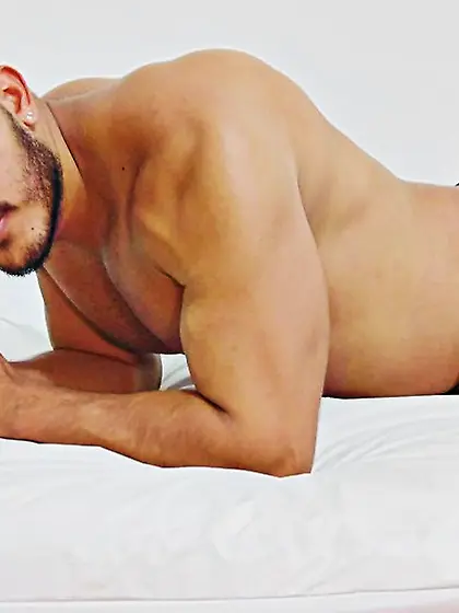 Latin man bigmuscletp live