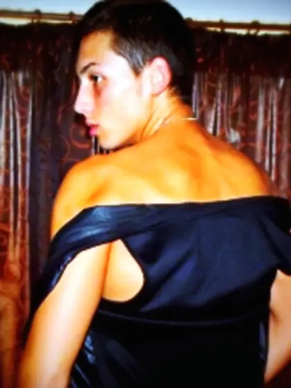 Brunette crazymichael perform anal