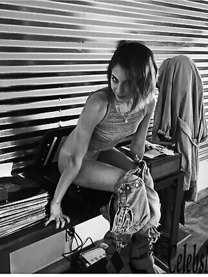 Willa Holland hot photo