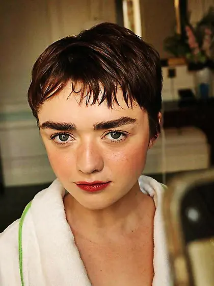 Maisie Williams - got ugly as shit