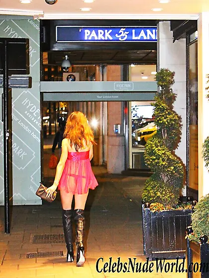 Sexy Photos of Alicia Douvall