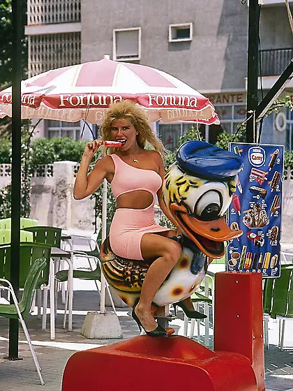 Blonde hottie teases hunk