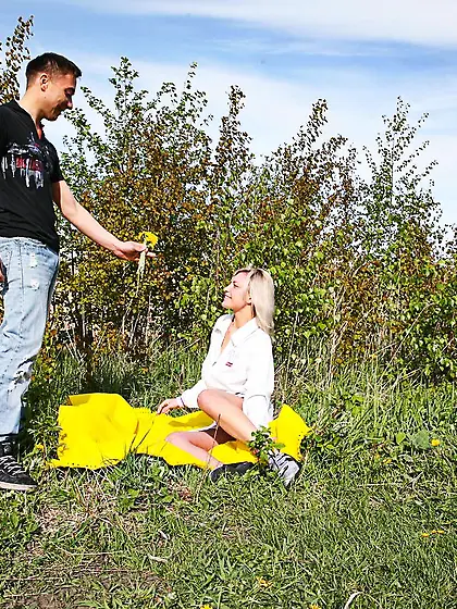 Boy gives wild flower to slut like a hint at getting it on in th