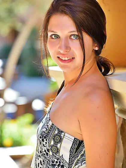 Girl walks through the town laying fun parts bare and fisting he