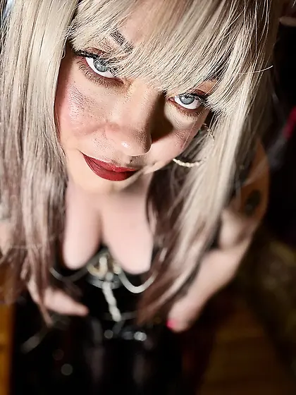 Tina Snua Selfies #112