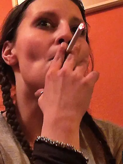 Amateur skank Petty Cat takes on a hard schlong and takes it up