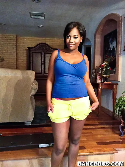 This week we bring you the lovely Monique Symone.   Monique is a