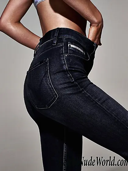 Kendall Jenner Sexy Photos