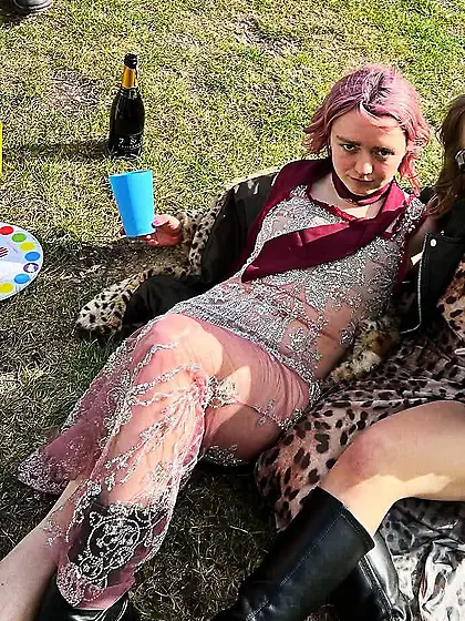 Maisie Williams - got ugly as shit