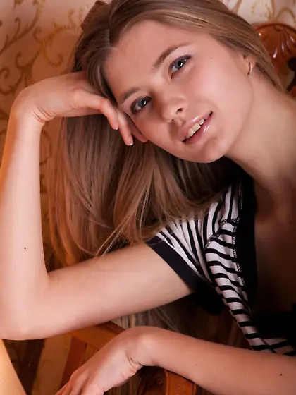 Brown-haired teen beauty shows her perfectly smooth labia on cam