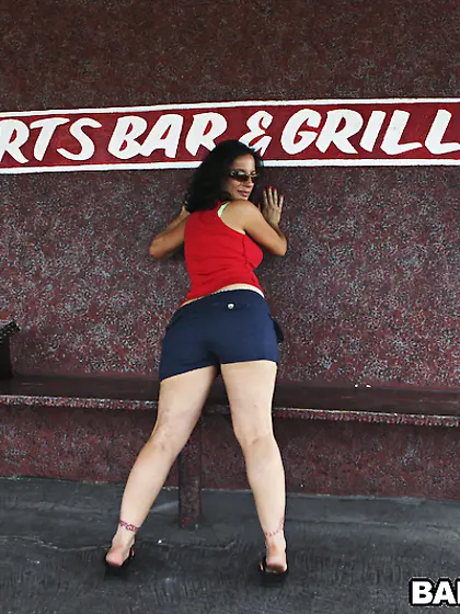 Melissa Monet takes her slutty denim skirt off and gets her vagi