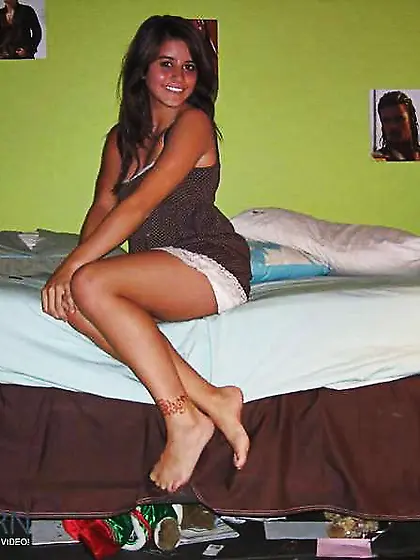 Super-Cute Selfshot Dark-Haired